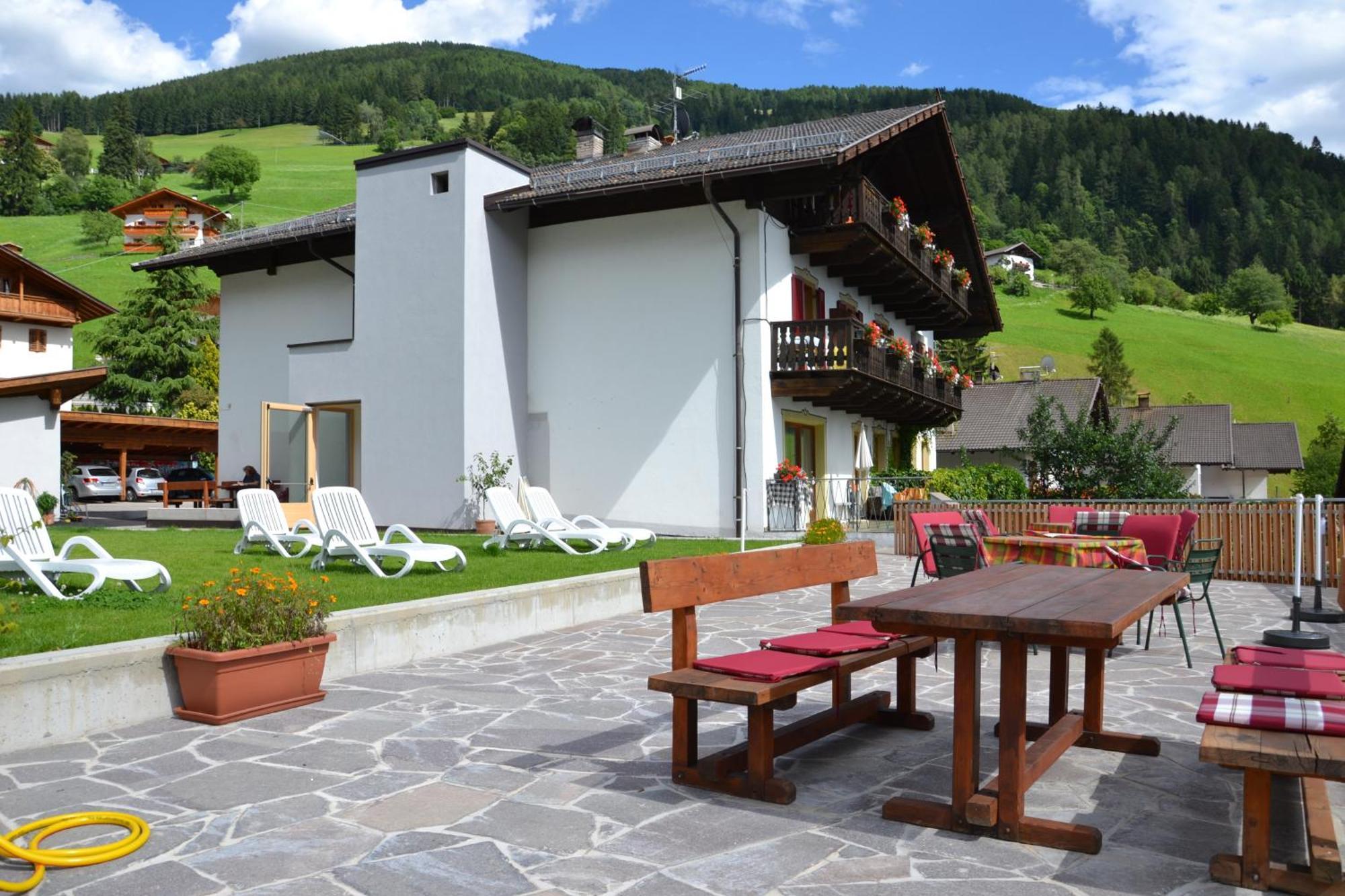 Pension Apartments Klotznerhof Schenna